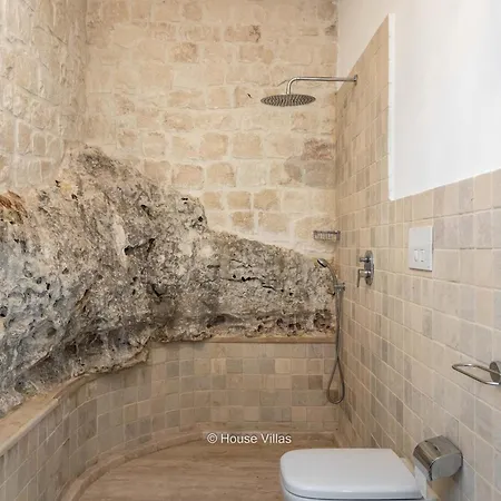 House & - Fidalma Noto