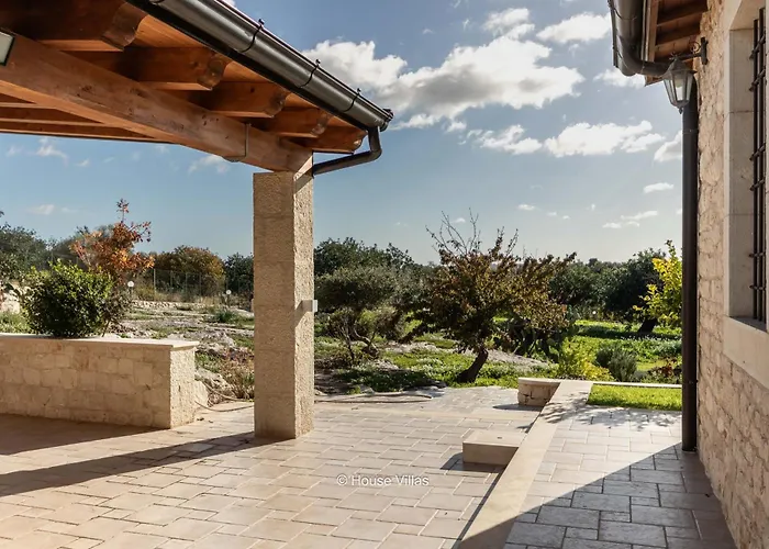 House & - Fidalma Noto